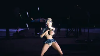 Kitsch-MC Liza On The Beach