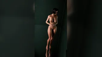 Milfy City - Linda Posing 4k